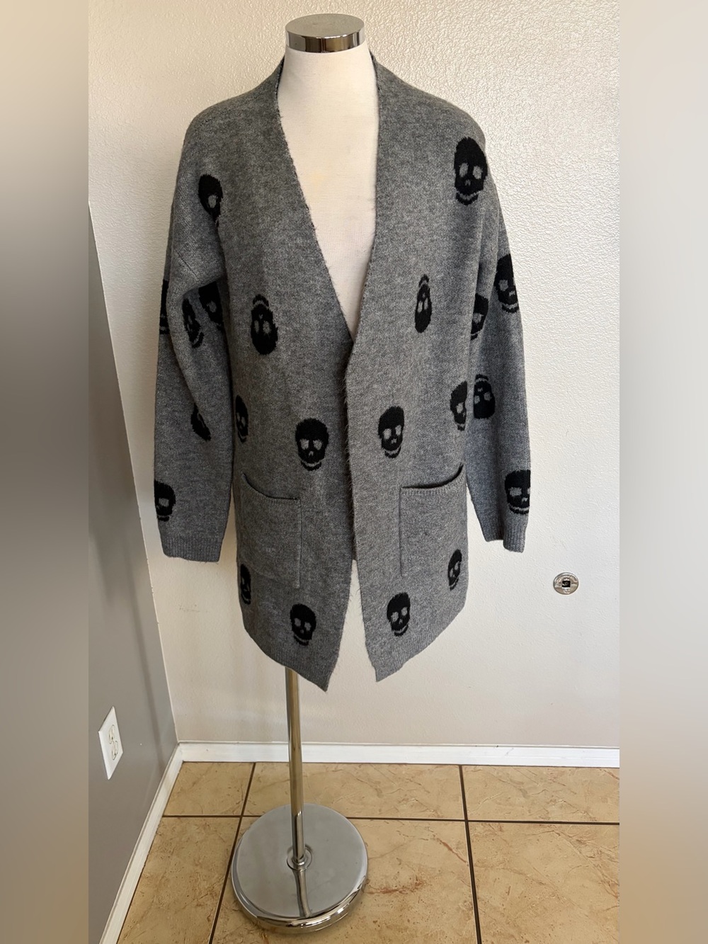 Gray Skull-Print Open Cardigan Vest